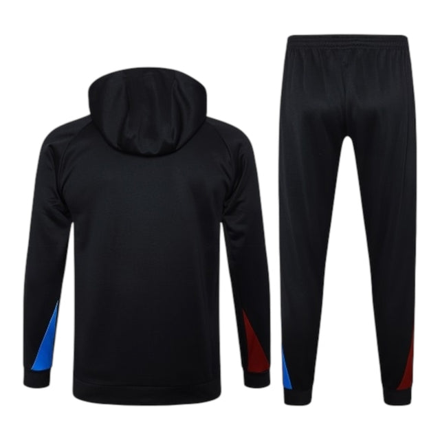 Conjunto Barcelona Treino 24/25 - Masculino Nike - Preto com detalhes em azul e vermelho