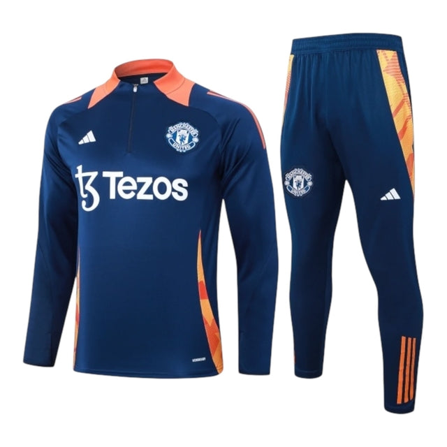Conjunto Manchester United Treino 24/25 - Masculino Adidas - Azul com detalhes em laranja
