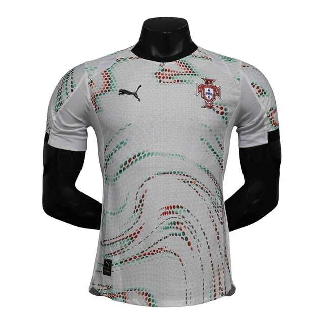 Camisa Seleção Portugal II 25/26 - Jogador Puma Masculina - Branca com detalhes em verde e vermelho