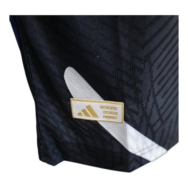 Camisa Manchester United Treino 25/26 - Jogador Adidas Masculina - Azul com detalhes em vermelho