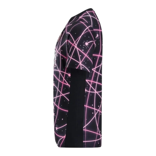 Camisa Paris Saint-German Pré-jogo 25/26 - Torcedor Jordan Masculina - Preta com detalhes em rosa