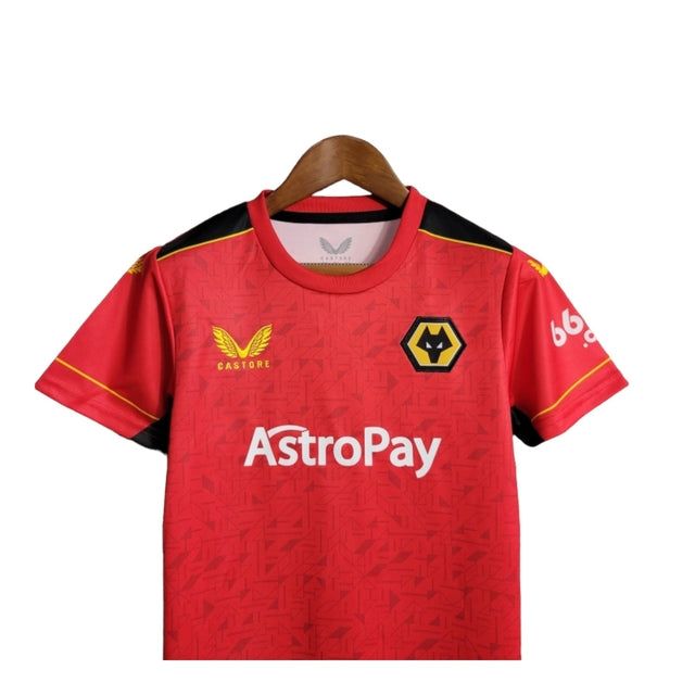 Kit Infantil Wolves II 23/24 - Castore - Vermelho com detalhes em preto e amarelo