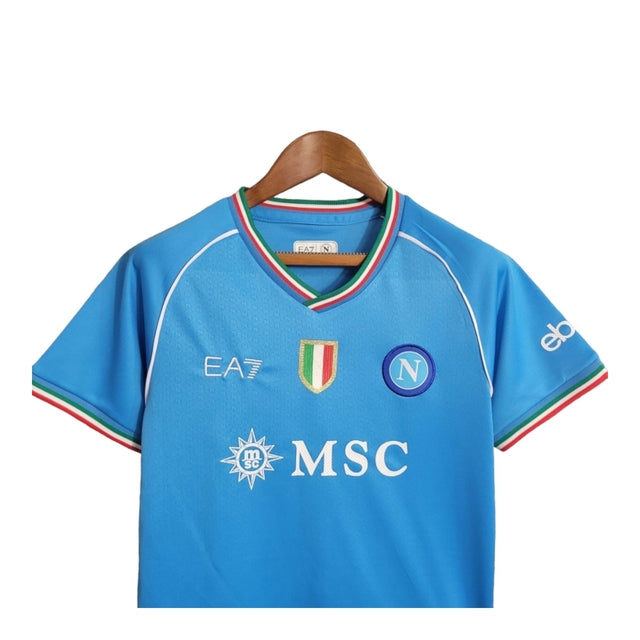 Kit Infantil Napoli I 23/24 - EA7 - Azul com detalhes em vermelho e verde