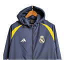 Jaqueta Corta-Vento Real Madrid 23/24 - Masculina Adidas - Azul com detalhes em amarelo