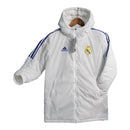 Jaqueta Corta-Vento Real Madrid 2023 - Masculina Adidas - Branca com detalhes em azul