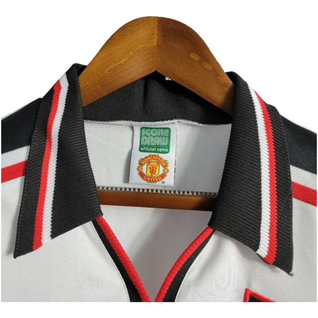 Camisa Retrô Manchester United 98/99 - Masculina Umbro - Branca com detalhes em preto e vermelho