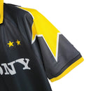 Camisa Retrô Juventus I 1995/1997 - Kappa Masculina - Preta com detalhes em amarelo