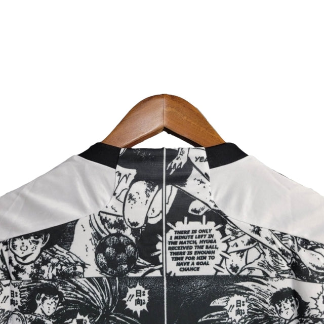 Camisa Japão Edição especial 24/25 - Torcedor Adidas Masculina - Branca com desenhos de Anime em preto