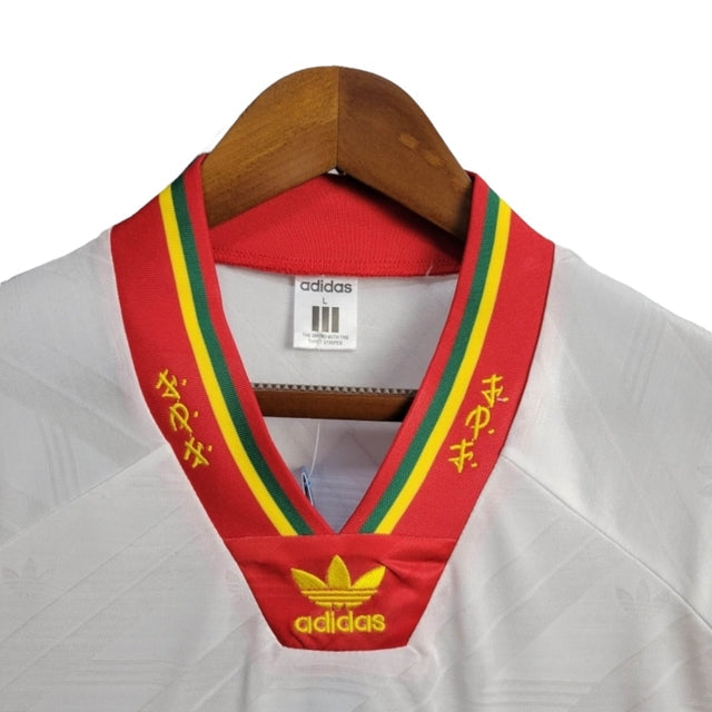 Camisa Retrô Seleção de Portugal II 1992/1994 - Masculina Adidas - Branca com detalhes em verde e amarelo e vermelho