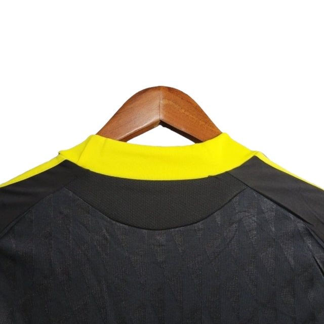 Camisa Retrô Liverpool II 2010/2011 - Masculina Adidas - Preta com detalhes em amarelo