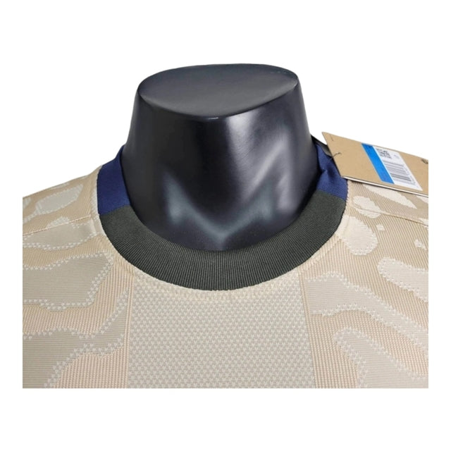 Camisa Paris Saint-German Fourth 24/25 - Jogador Jordan Masculina - Bege com detalhes em verde