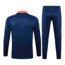 Conjunto Manchester United Treino 24/25 - Masculino Adidas - Azul com detalhes em laranja