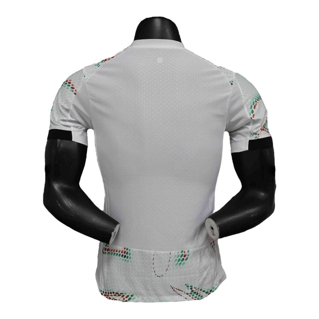 Camisa Seleção Portugal II 25/26 - Jogador Puma Masculina - Branca com detalhes em verde e vermelho