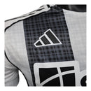 Camisa Newcastle I 25/26 - Jogador Adidas Masculina - Branca e preta com detalhes em azul