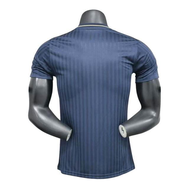 Camisa Juventus Terrace Icons 25/26 - Jogador Adidas Masculina - Azul com detalhes em branco