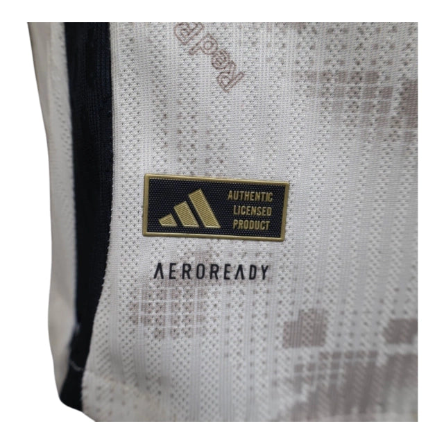 Camisa Red Bull Leipzig II 25/26 - Jogador Puma Masculina - Bege com detalhes em preto