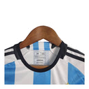 Kit Infantil Argentina I 22/23 - Adidas - Branco e azul com detalhes em preto