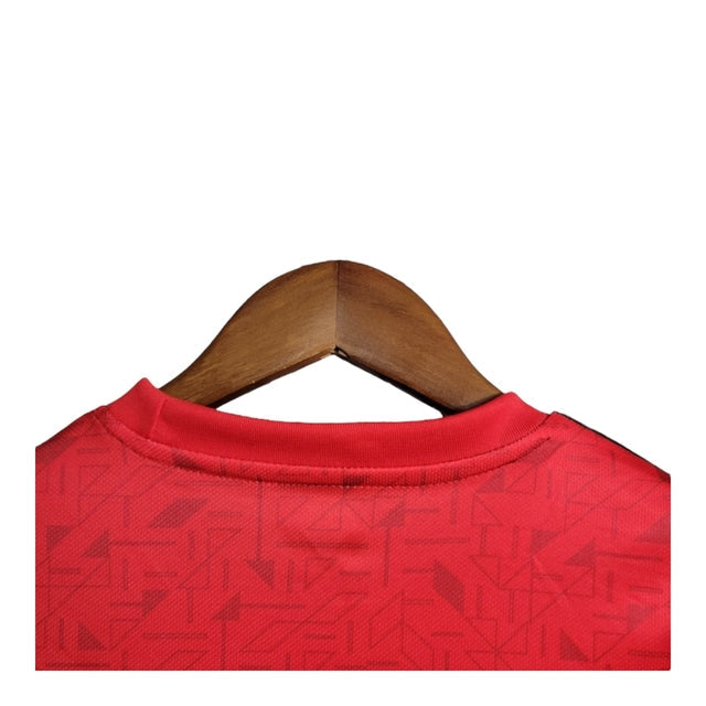 Kit Infantil Wolves II 23/24 - Castore - Vermelho com detalhes em preto e amarelo