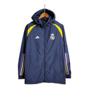 Jaqueta Corta-Vento Real Madrid 23/24 - Masculina Adidas - Azul com detalhes em amarelo