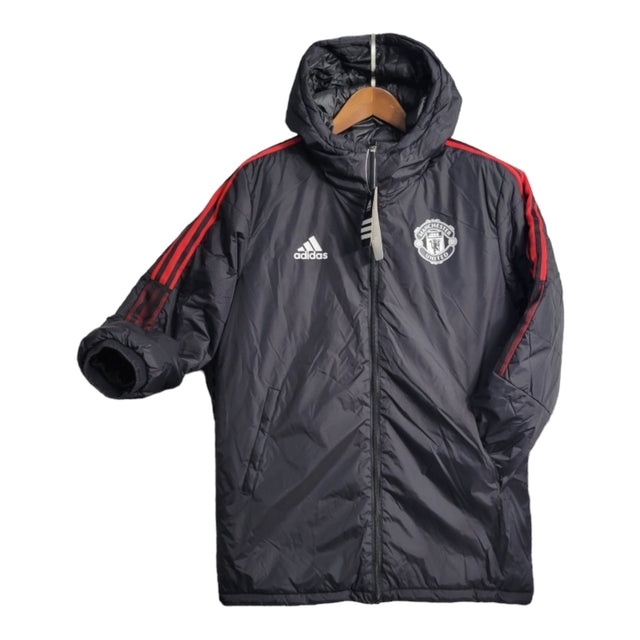 Jaqueta Corta-Vento Manchester United 23/24 - Masculina Adidas - Preta com detalhes em vermelho