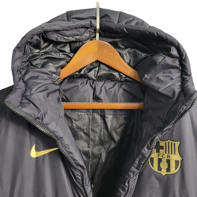 Jaqueta Corta-Vento Barcelona 23/24 - Preta com detalhes em dourado