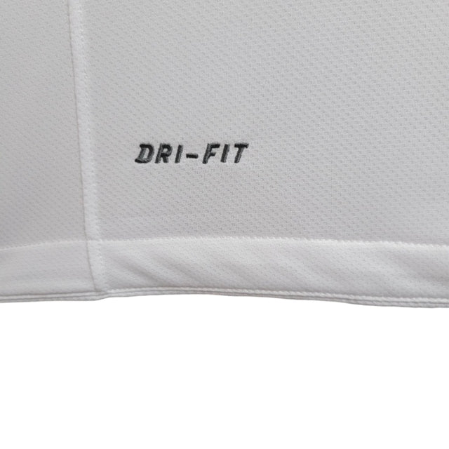 Camisa Retrô Inter de Milão II 2010/2011 - Masculina Nike - Branca com detalhes em azul