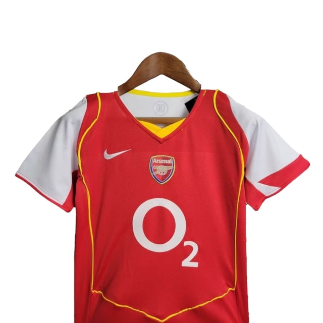 Kit Infantil Retrô Arsenal I 2004/2005 - Nike - Vermelho com detalhes em branco e amarelo