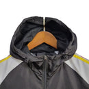 Jaqueta Corta-Vento Alemanha 24/25 - Masculina Adidas - Branca e preta com detalhes em amarelo e vermelho