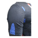 Camisa Manchester United Treino 25/26 - Jogador Adidas Masculina - Azul com detalhes em vermelho