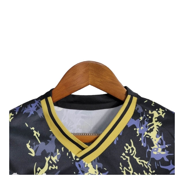 Kit Infantil Manchester City Edição especial 23/24 - Puma - Preto com detalhes em azul e amarelo