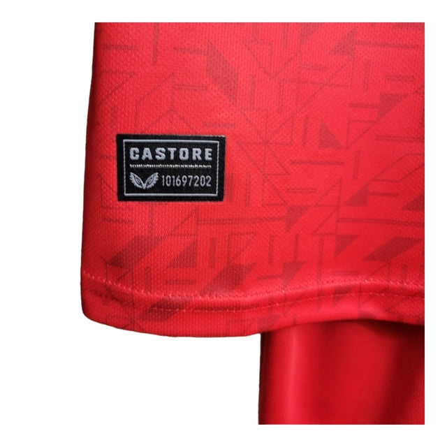 Kit Infantil Wolves II 23/24 - Castore - Vermelho com detalhes em preto e amarelo