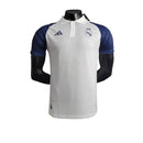 Camisa Real Madrid Treino 24/25 polo - Jogador Adidas Masculina - Branca com detalhes em azul