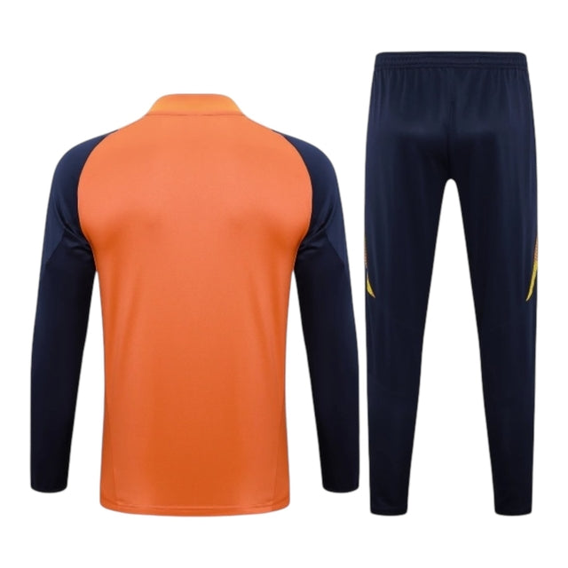 Conjunto Manchester United Treino 24/25 - Masculino Adidas - Laranja e azul com detalhes em amarelo