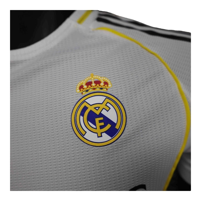 Camisa Real Madrid I 25/26 - Jogador Adidas Masculina - Branca com detalhes em amarelo