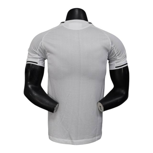 Camisa Newcastle I 25/26 - Jogador Adidas Masculina - Branca e preta com detalhes em azul