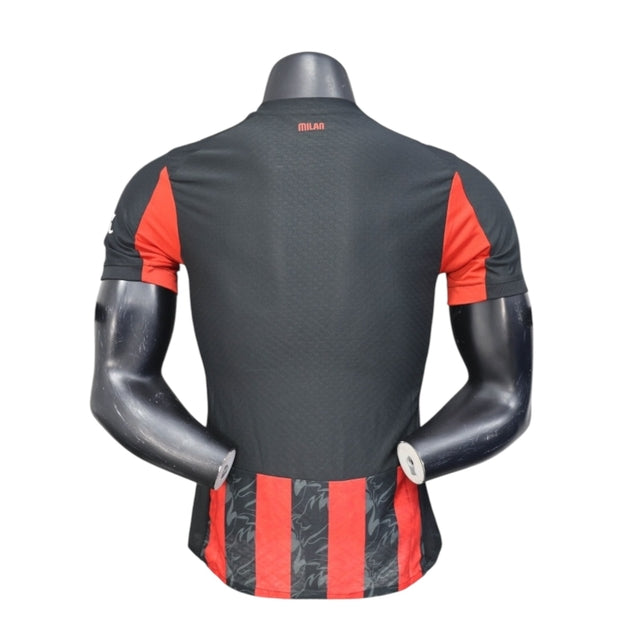 Camisa AC Milan I 25/26 - Jogador Puma Masculina - Preta e vermelha com detalhes em cinza