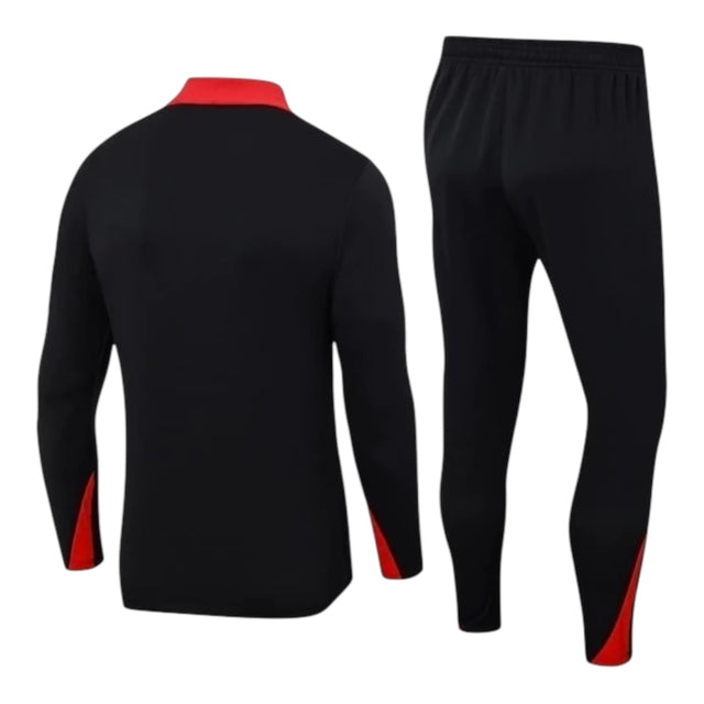 Conjunto Liverpool Treino 24/25 - Masculino Nike - Preto com detalhes em vermelho
