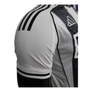 Camisa Newcastle I 25/26 - Jogador Adidas Masculina - Branca e preta com detalhes em azul