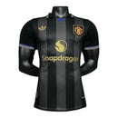 Camisa Manchester United III 25/26 - Jogador Adidas Masculina - Preta e azul com detalhes em amarelo