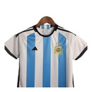 Kit Infantil Argentina I 22/23 - Adidas - Branco e azul com detalhes em preto