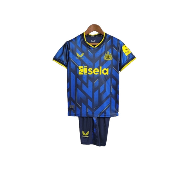 Kit Infantil Newcastle United III 23/24 - Castore - Azul com detalhes em amarelo