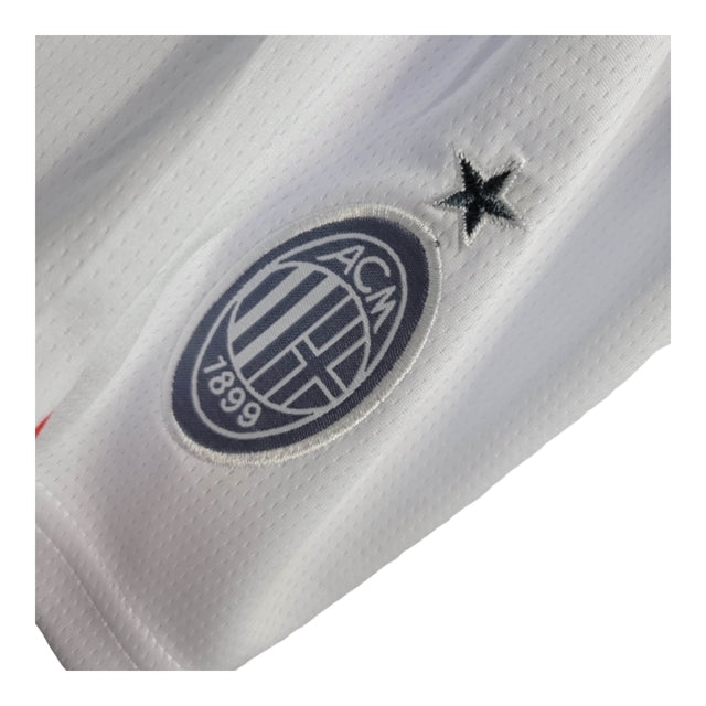 Kit Infantil AC Milan II 23/24 - Puma - Branco com detalhes em vermelho e preto