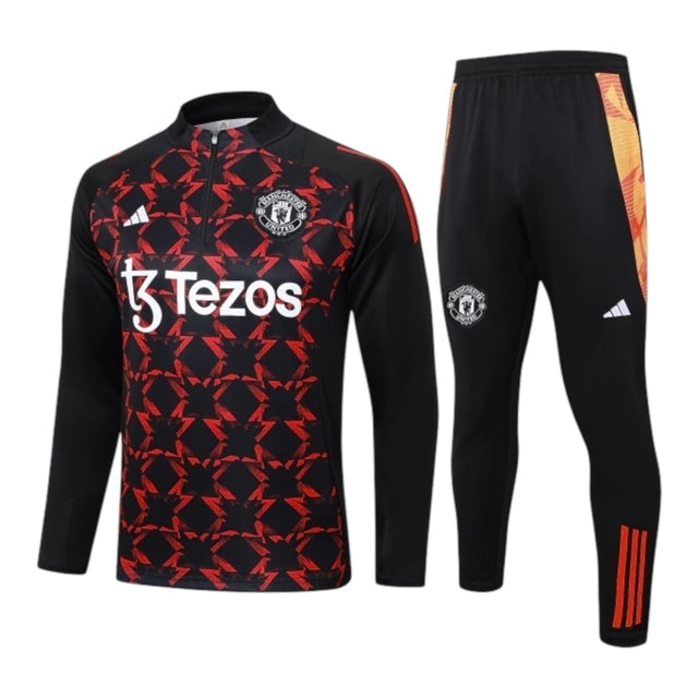 Conjunto Manchester United Pré-jogo 24/25 - Masculino Adidas - Preto com detalhes em vinho