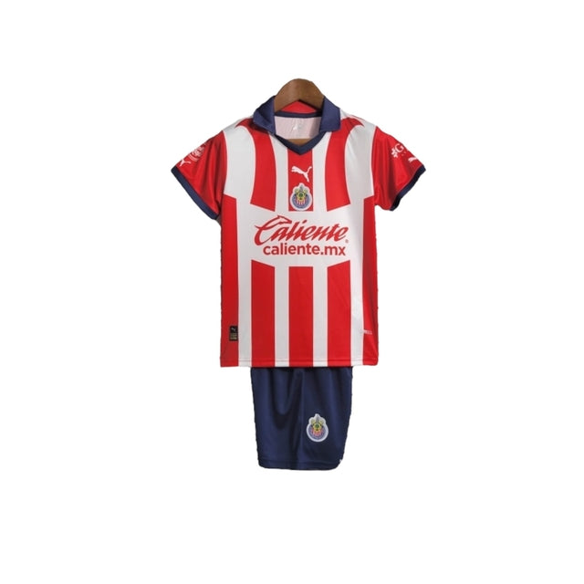 Kit Infantil Chivas Guadalajara I 23/24 - Puma - Vermelho com detalhes em azul e branco