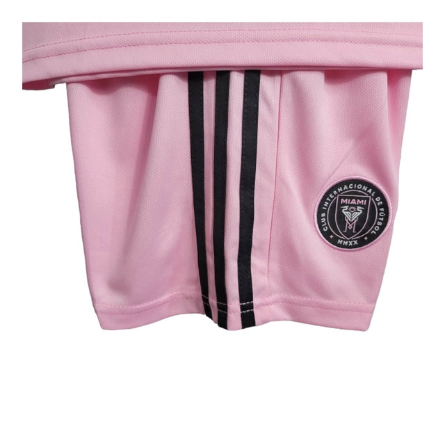 Kit Infantil Inter Miami CF I 23/24 - Adidas - Rosa com detalhes em preto