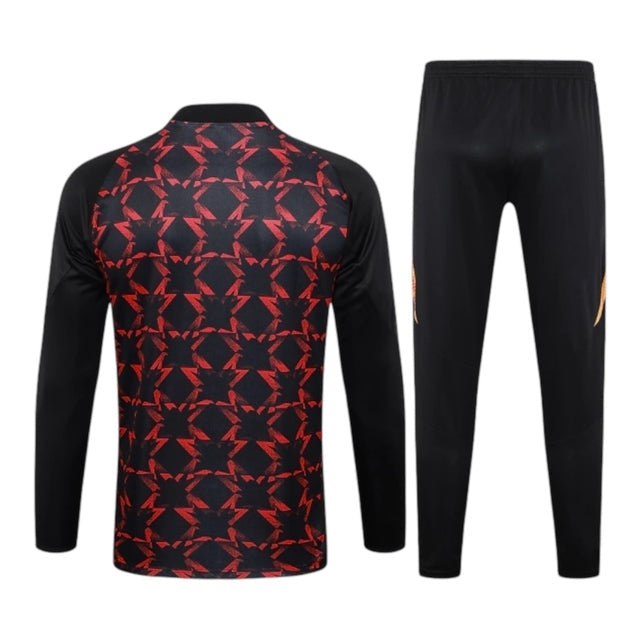 Conjunto Manchester United Pré-jogo 24/25 - Masculino Adidas - Preto com detalhes em vinho