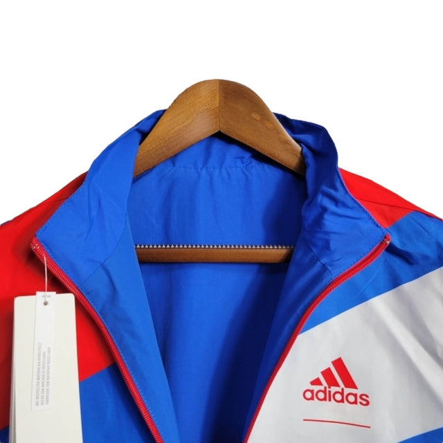 Jaqueta Corta-Vento Bayern de Munique 23/24 dupla face - Masculina Adidas - Azul com detalhes em vermelho