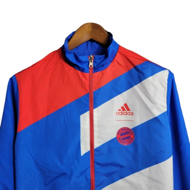 Jaqueta Corta-Vento Bayern de Munique 23/24 dupla face - Masculina Adidas - Azul com detalhes em vermelho