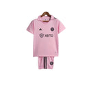 Kit Infantil Inter Miami CF I 23/24 - Adidas - Rosa com detalhes em preto
