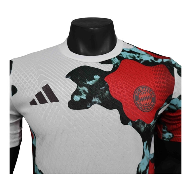 Camisa Bayern de Munique Pré-jogo 25/26 - Jogador Adidas Masculina - Branca com detalhes em vermelho e verde e preto